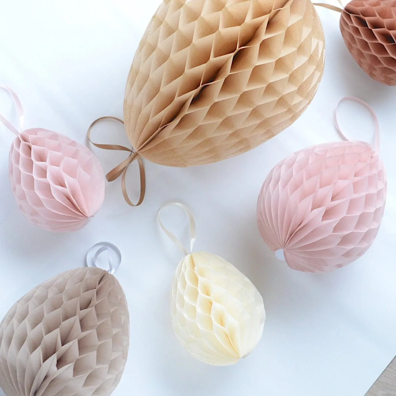 Paper honeycomb Easter egg decoration - custom color