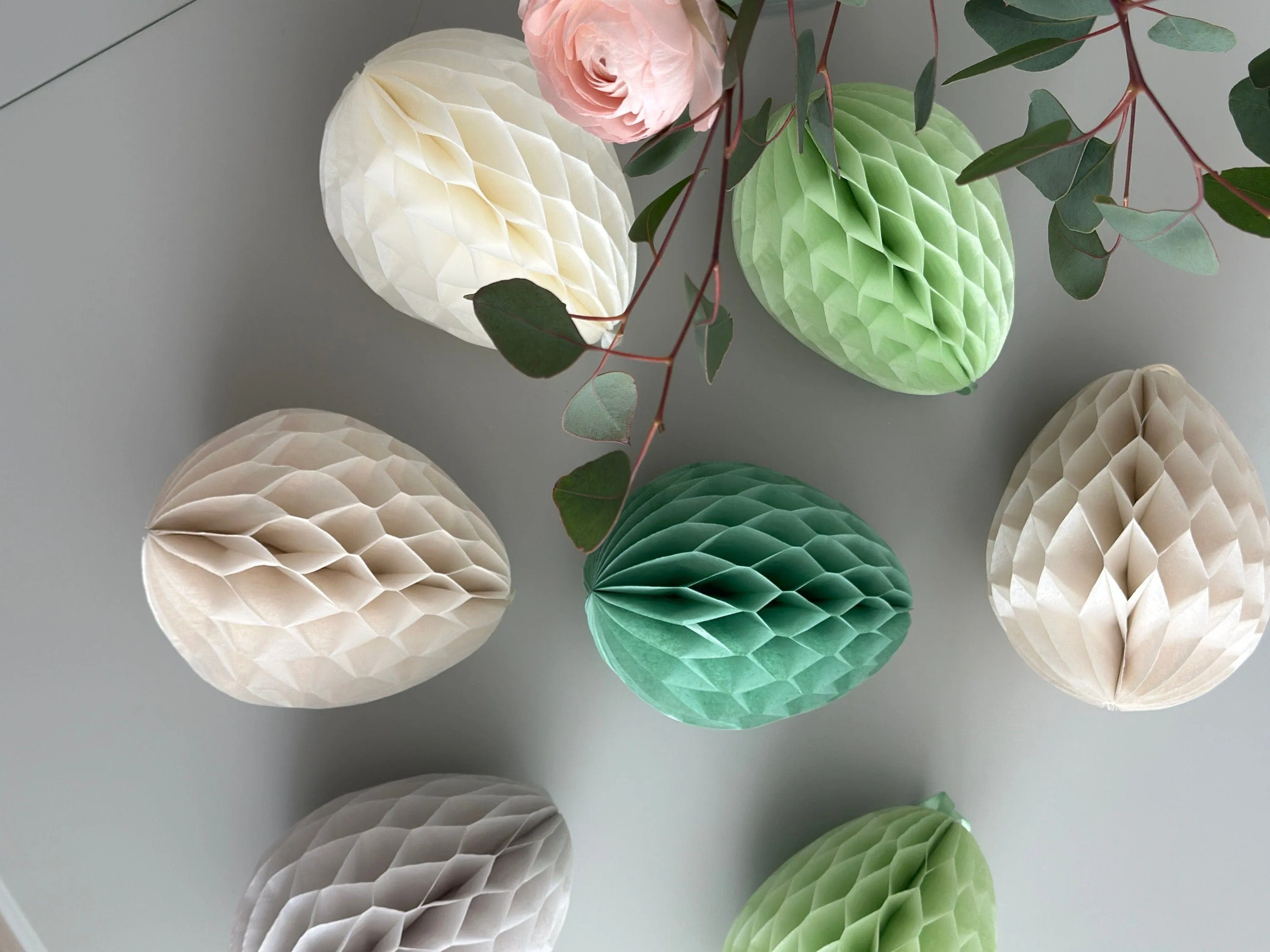 Sage green, dusty green and cream Paper honeycomb Easter eggs set - 6psc - mixed size Easter table spring decorations, house warming gift