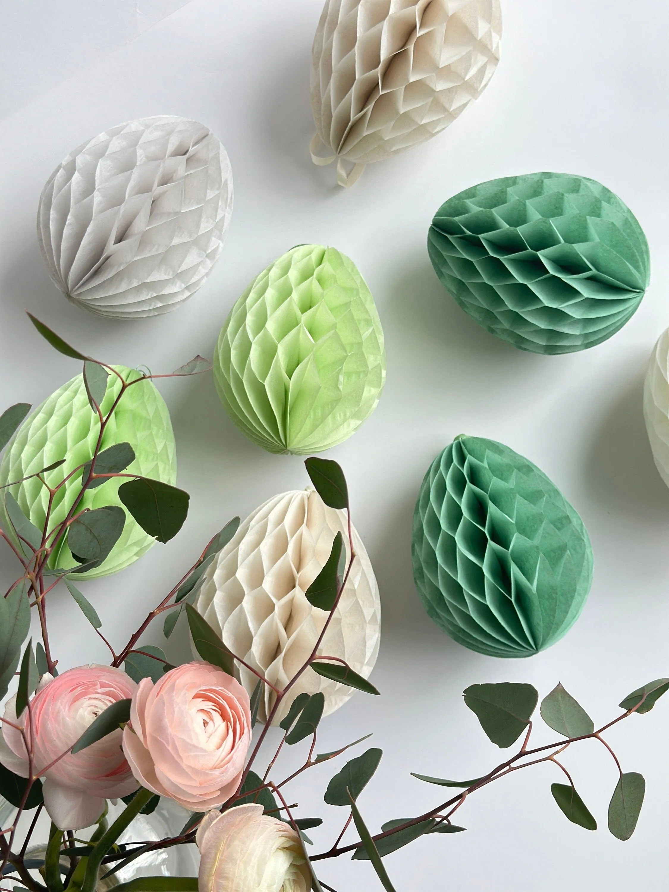 Sage green, dusty green and cream Paper honeycomb Easter eggs set - 6psc - mixed size Easter table spring decorations, house warming gift