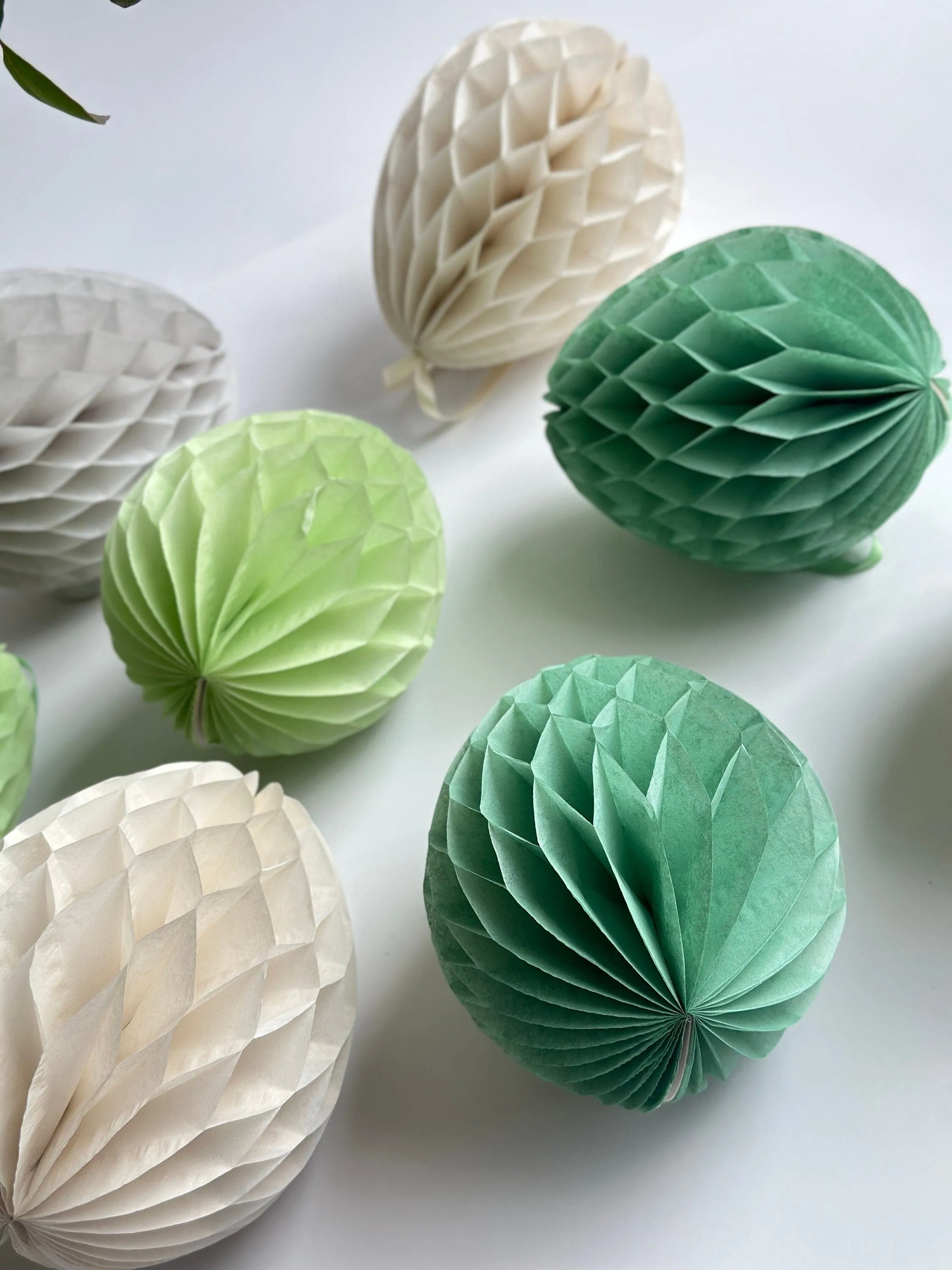 Sage green, dusty green and cream Paper honeycomb Easter eggs set - 6psc - mixed size Easter table spring decorations, house warming gift